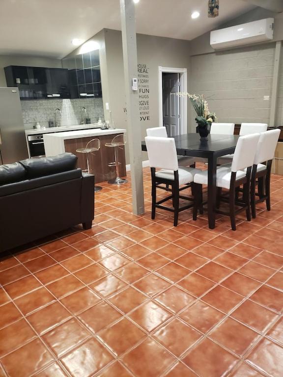 Luxury Villa, With Bonus Pool House, Private Pool, Hot Tub, Rock Water Fall And Slide, Putting Green, Basketball, Shuffle Board, Play Gym, Privately Gated On Circular Driveway. 拉斯维加斯 外观 照片