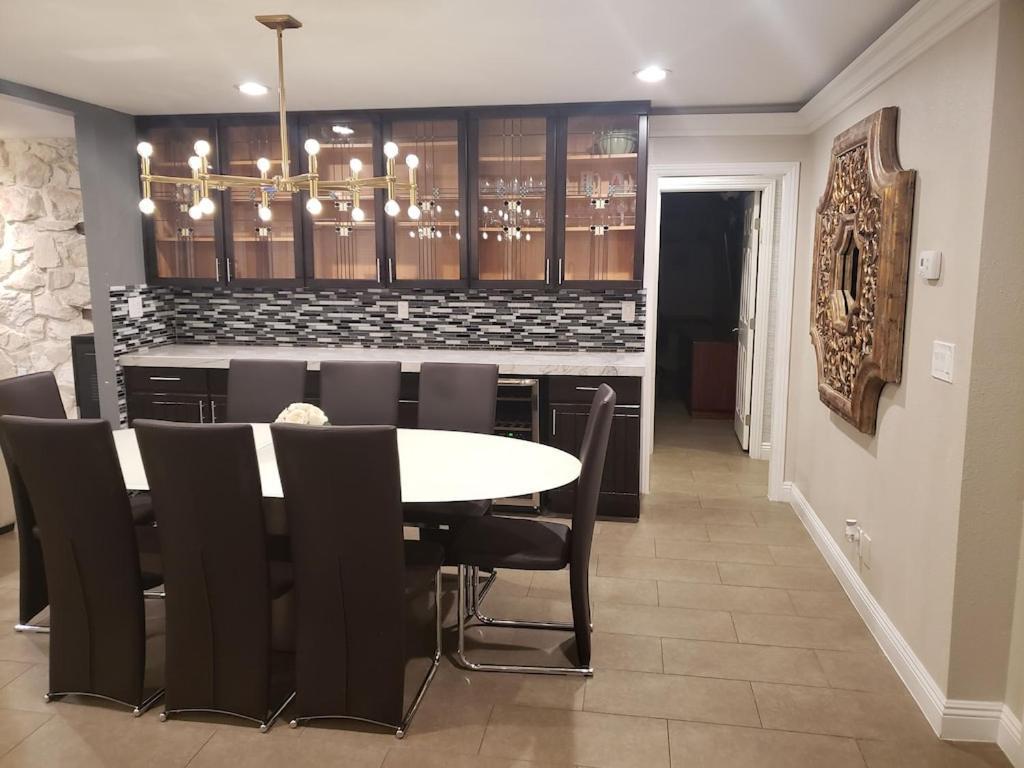Luxury Villa, With Bonus Pool House, Private Pool, Hot Tub, Rock Water Fall And Slide, Putting Green, Basketball, Shuffle Board, Play Gym, Privately Gated On Circular Driveway. 拉斯维加斯 外观 照片
