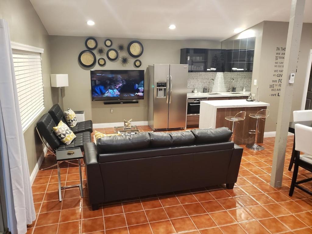 Luxury Villa, With Bonus Pool House, Private Pool, Hot Tub, Rock Water Fall And Slide, Putting Green, Basketball, Shuffle Board, Play Gym, Privately Gated On Circular Driveway. 拉斯维加斯 外观 照片