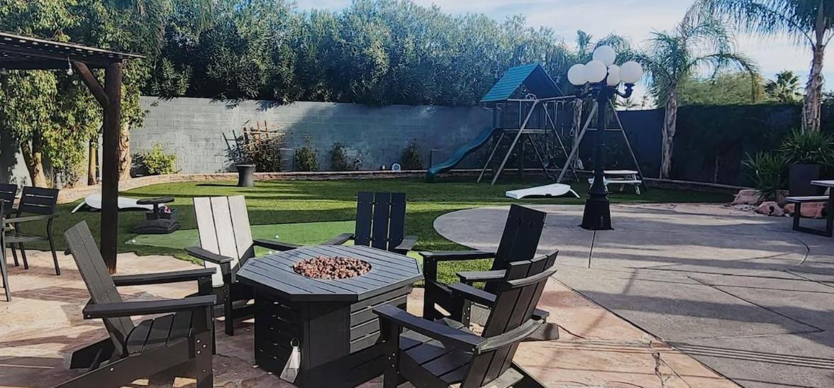 Luxury Villa, With Bonus Pool House, Private Pool, Hot Tub, Rock Water Fall And Slide, Putting Green, Basketball, Shuffle Board, Play Gym, Privately Gated On Circular Driveway. 拉斯维加斯 外观 照片